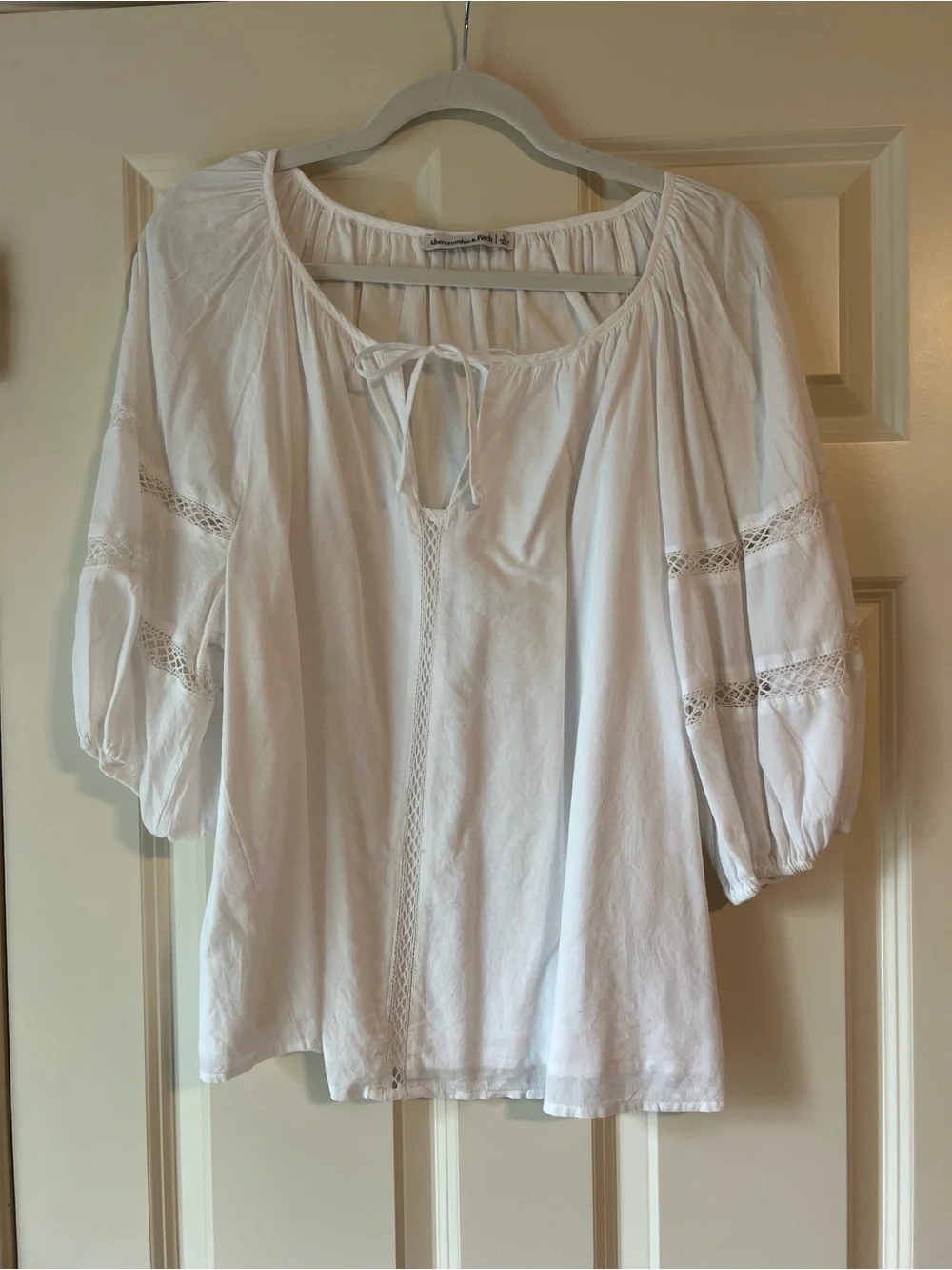 Abercrombie and Fitch Women’s White Peasant Blouse